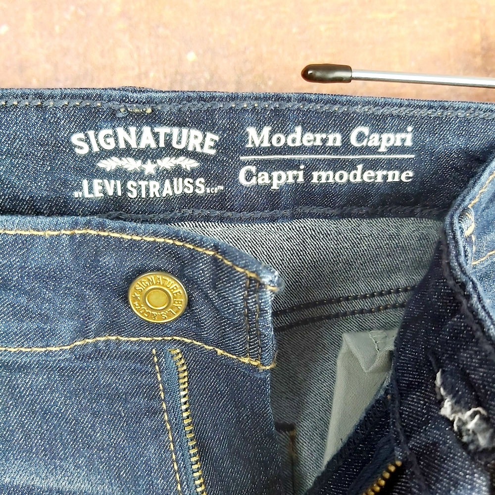 Levi's Signature Crop Capri Jeans - Picture 5 of 7